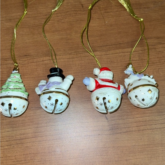 Lenox Set of 4 Mini Sleigh Bell
Ornaments Original
Packaging Excellent
Condition - Picture 4 of 8